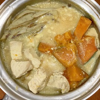 ごぼうとかぼちゃと鶏肉の豆乳鍋